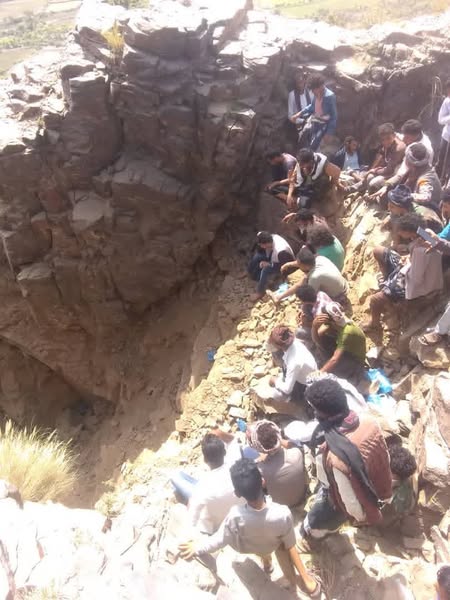 انهيار صخري على رؤوس الباحثين عن الكنوز  - صورة إضافية 2